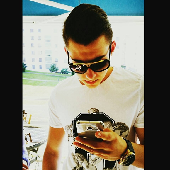 Meet your Posher, Roms - Picture 1 of 1